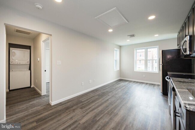 Building Photo - 14 S 4th Ave