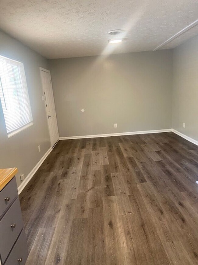 Building Photo - Strawberry Plains 37871 - 2 bedroom, 1 bat...