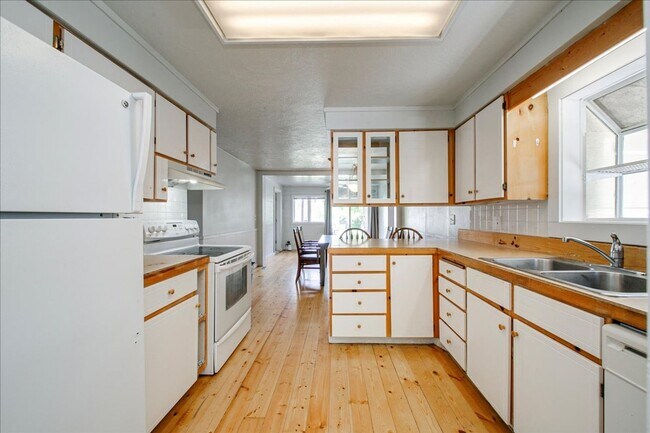 Building Photo - Desirable SE Boise Home Minutes From BSU!