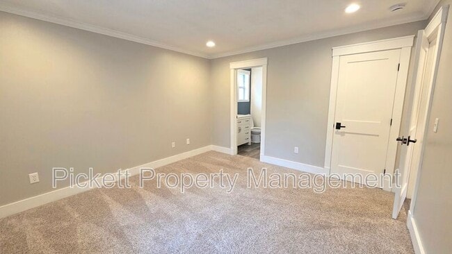 Building Photo - 1331 NE Gilmax Ln