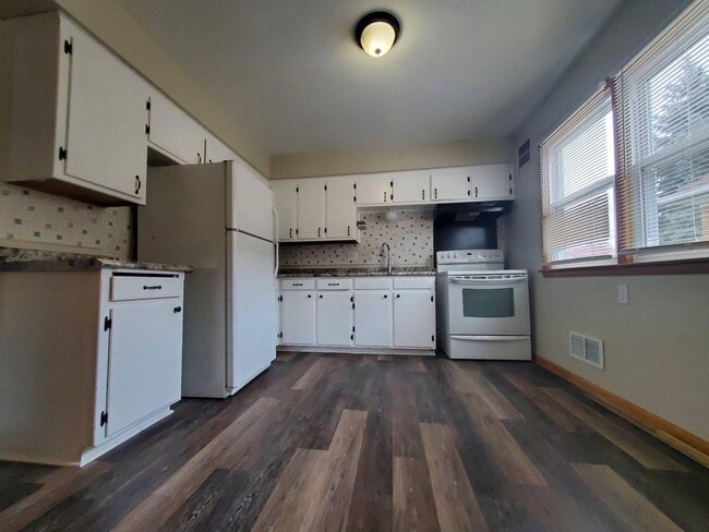 Building Photo - 4054 N 85th St