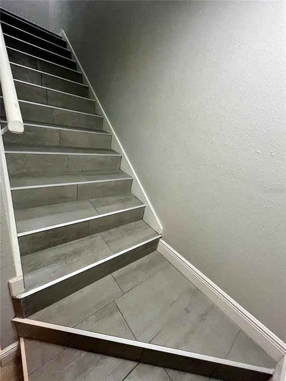 Building Photo - 727 N Himes Ave