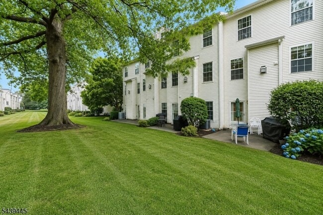 Building Photo - 334 Wilshire Dr