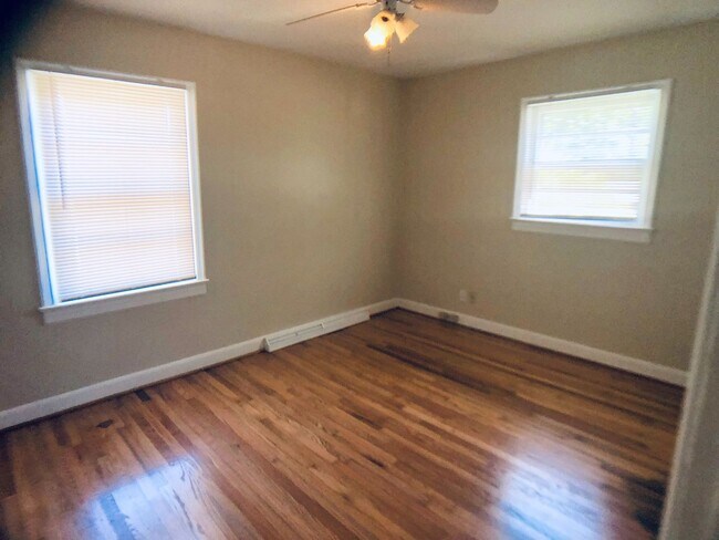 Building Photo - 3 BR close to Linley Park and Arboretum