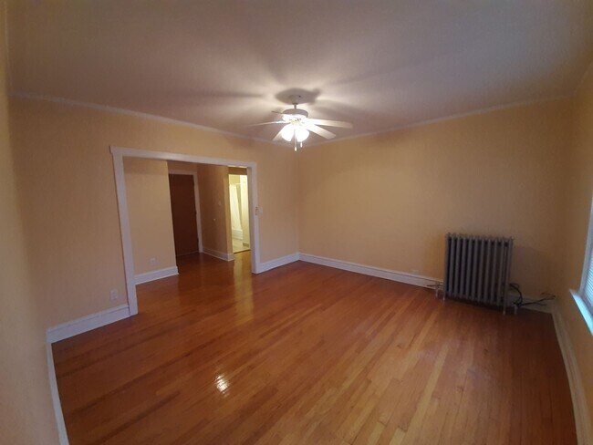 Building Photo - 5622 N Mango Ave