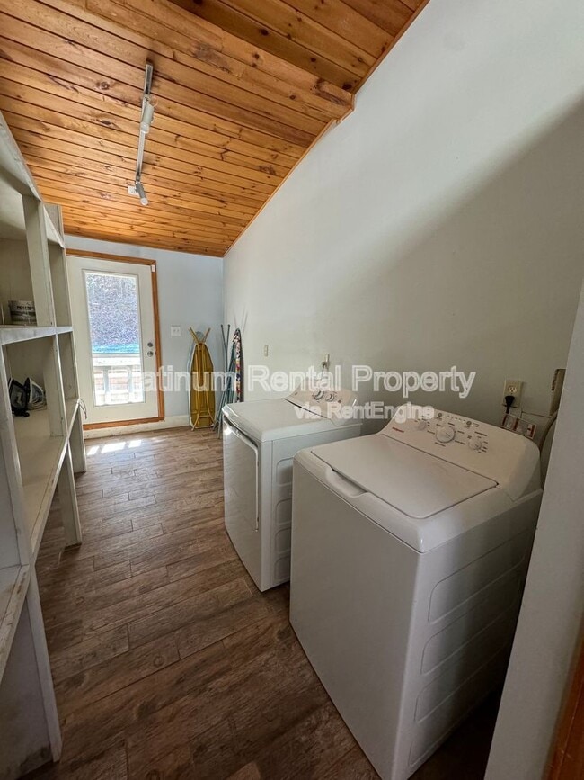 Building Photo - 971 Mountain Cove Rd