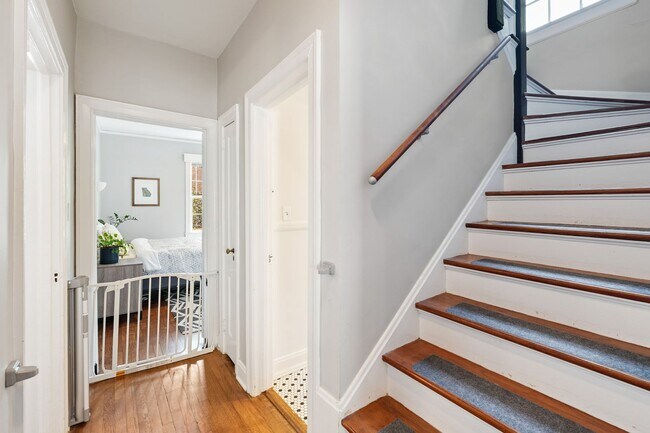 Building Photo - 3bd/2ba Two-Story Home in Durham Only 1 Mile from Downtown!