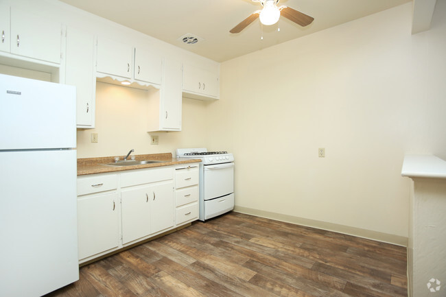 One Bedroom, One Bathroom - Parkwood Square Apartments