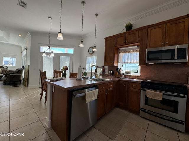 Building Photo - "Discover Coastal Comfort: Spacious 3-Bed,...