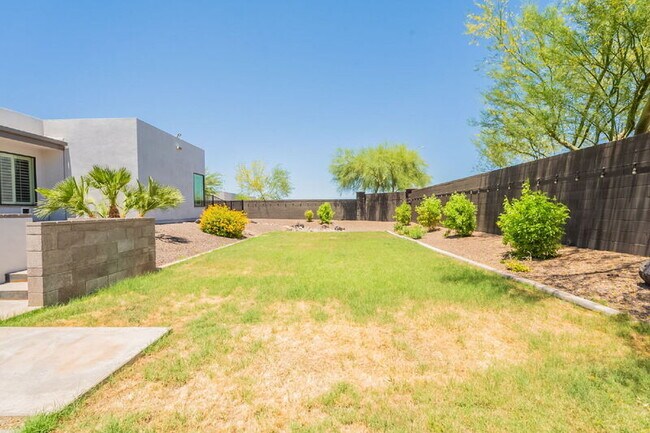 Building Photo - 19725 N 39th Dr