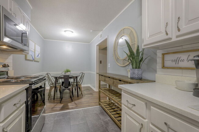 Building Photo - 8327 Lowell Ave