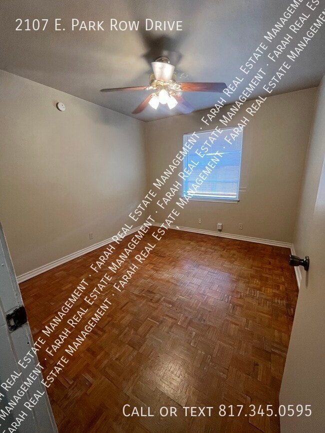 Building Photo - 2107 E Park Row Dr