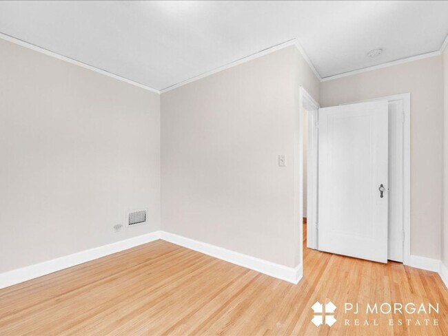 Building Photo - 2 bedroom duplex for rent in Midtown!
