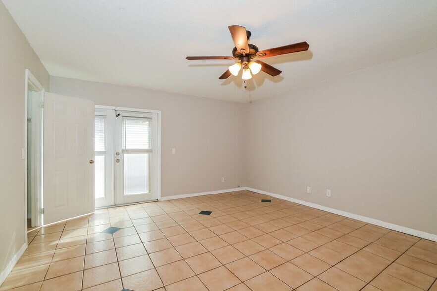 Building Photo - 8612 Villa Nova St