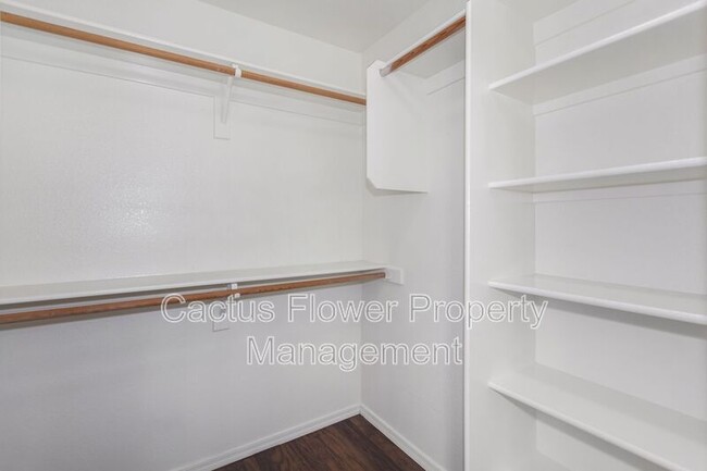 Building Photo - 308 W Liberty Ln