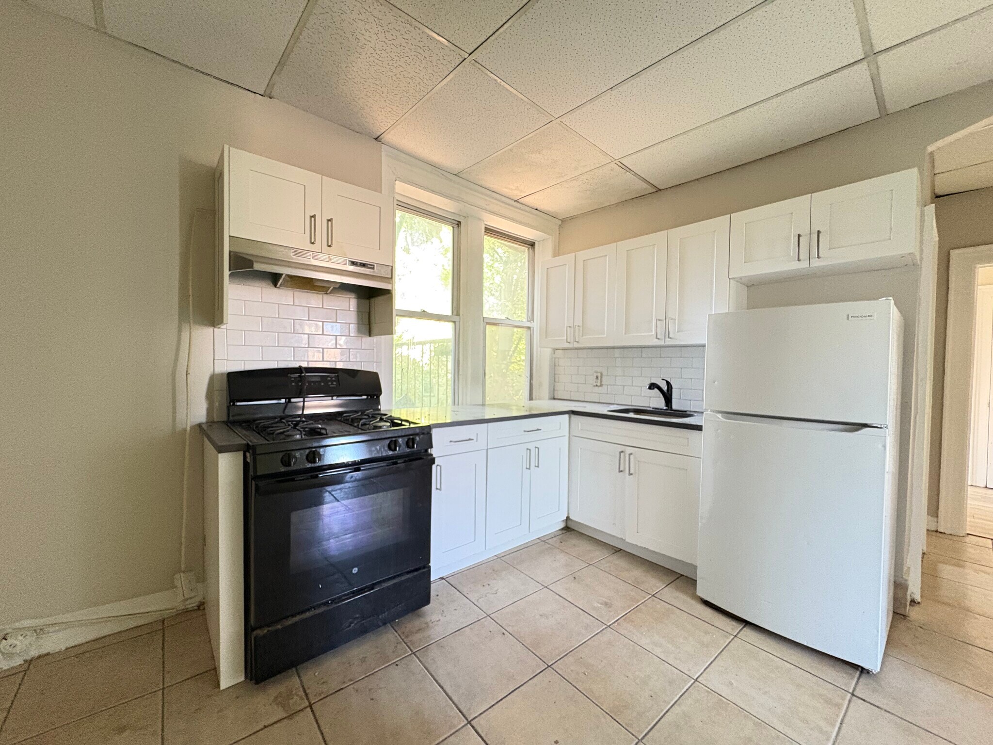 731-733 S 13th 2R - 732 S 13th St