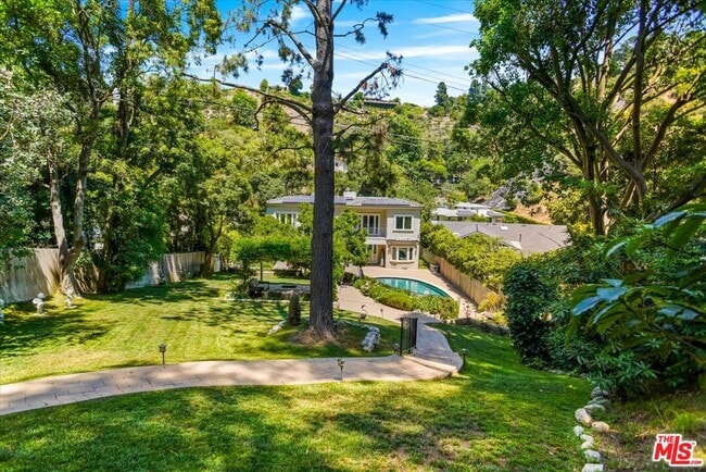 Building Photo - 1701 Roscomare Rd