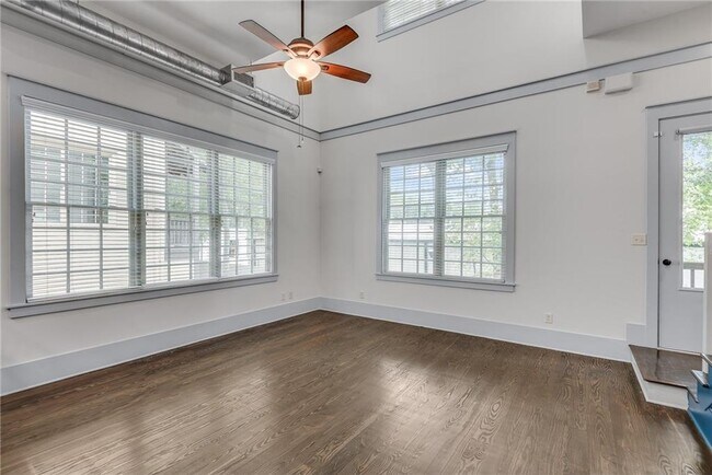 Building Photo - 3371 Dogwood Dr