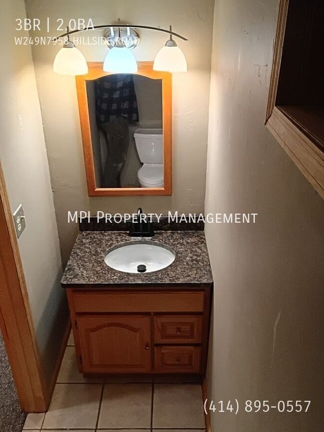 Building Photo - W249N7958 Hillside Rd