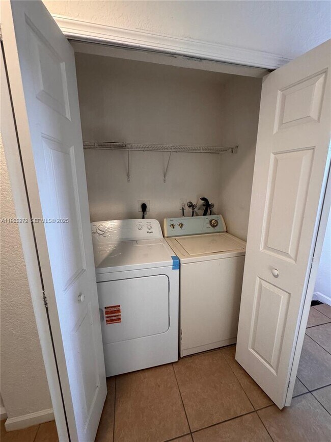 Building Photo - 2525 SE 15th Pl