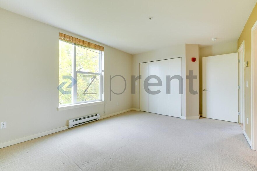 Building Photo - Unit 501