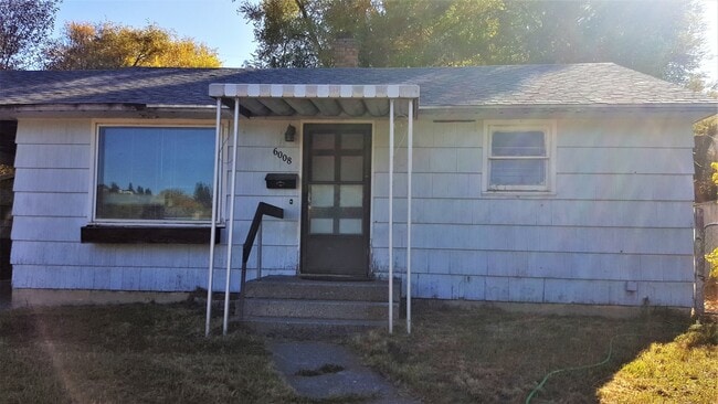 Primary Photo - Perfect 2 Bedroom/ 2 Bathroom Shadle area Home!