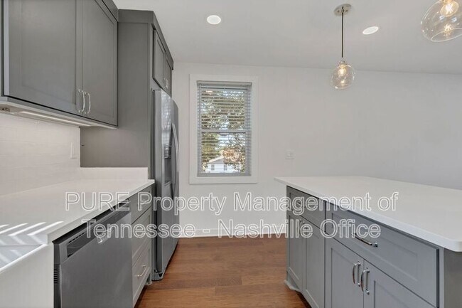 Building Photo - 2601 Oakwood Ave
