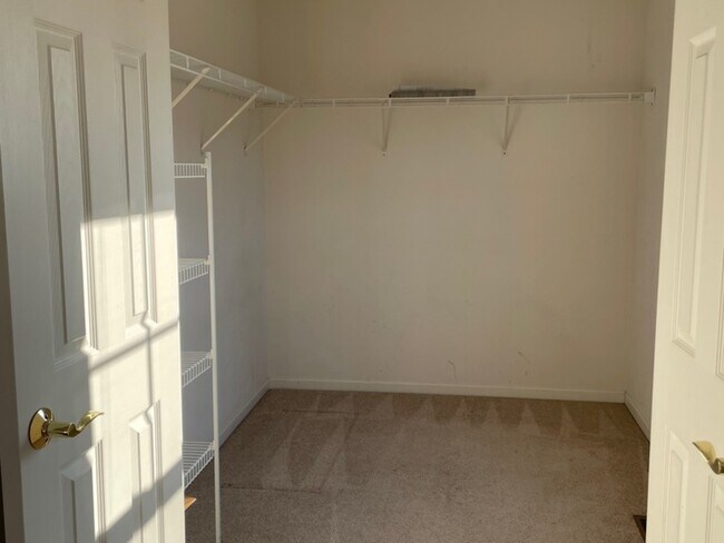 Building Photo - 3031 Saganashkee Ln