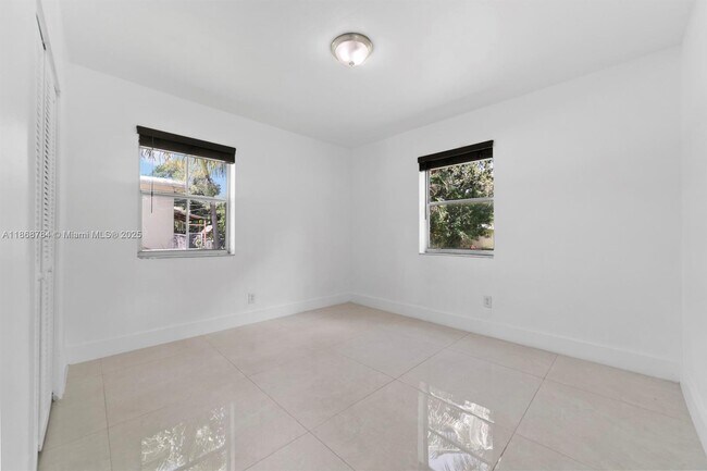 Building Photo - 1565 NE 110th Terrace