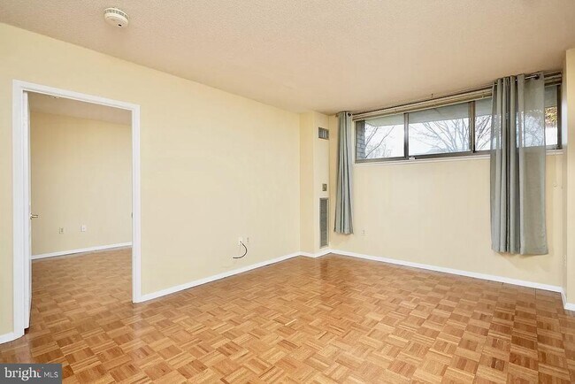Building Photo - 7111 Woodmont Ave