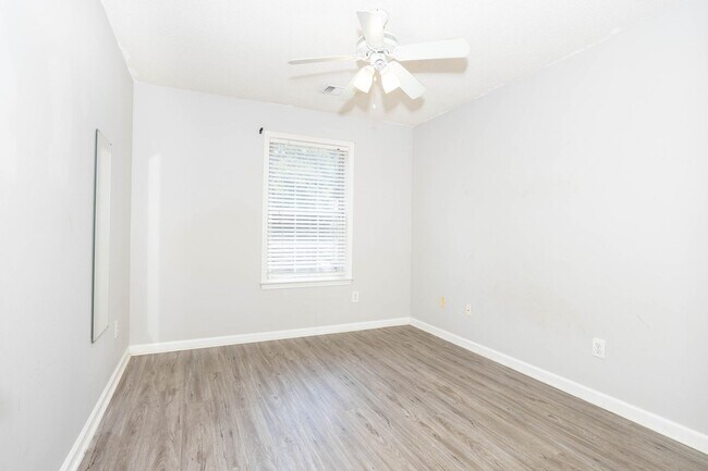 Building Photo - 9155 Nesbit Ferry Rd