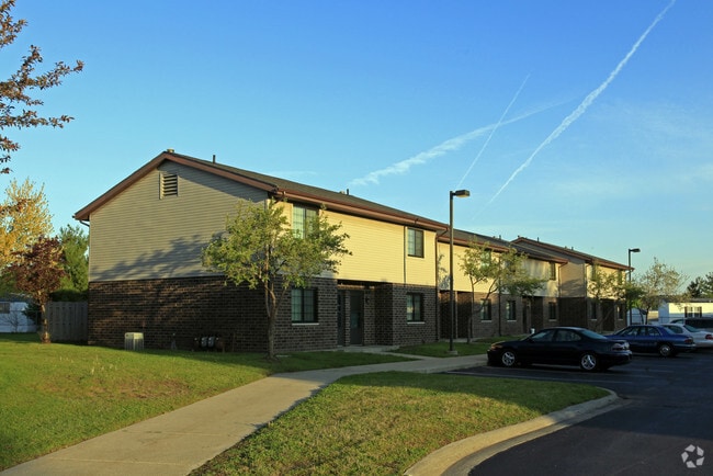 Primary Photo - Town & Country Apartments