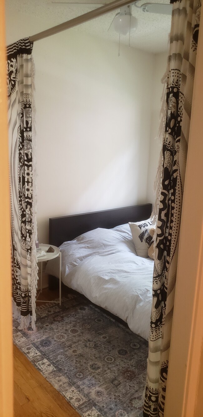 Building Photo - 519 W Brompton Ave