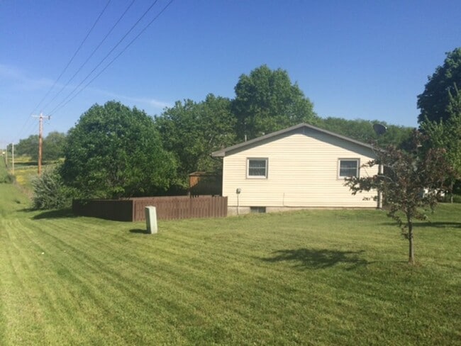 Building Photo - 3 Bed 2 Bath Home