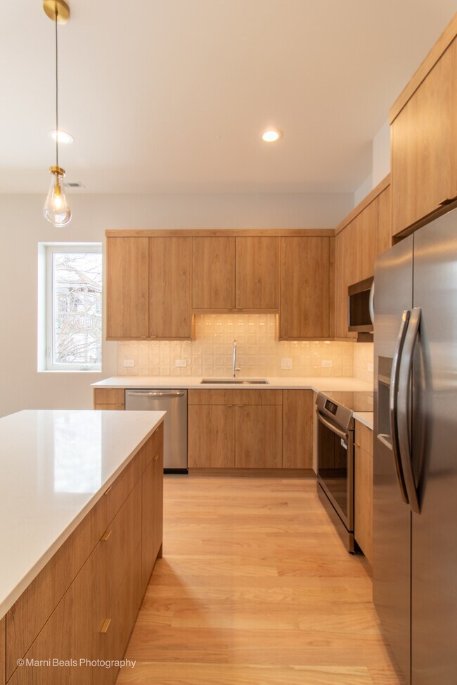 Building Photo - 6749 S Langley Ave