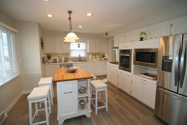 Primary Photo - 1271 Bonnie Ln