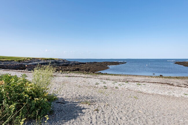 Building Photo - 2 Oak Knoll Rd