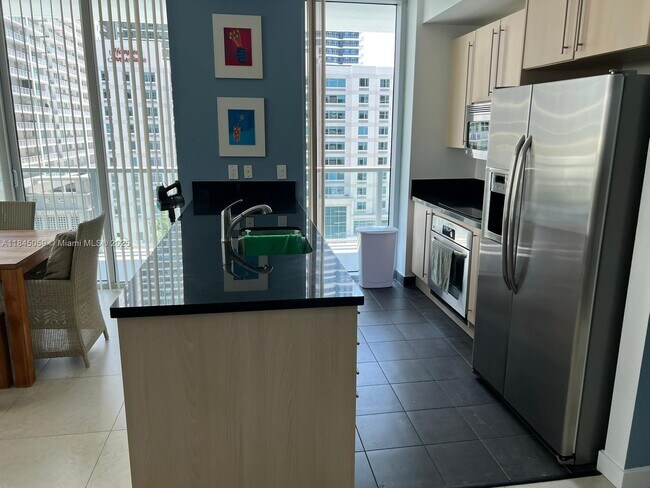 Building Photo - 1111 SW 1st Ave