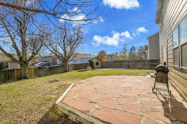 Building Photo - 3 bedroom, 2 bath home with 2 car garage in Highlands Ranch