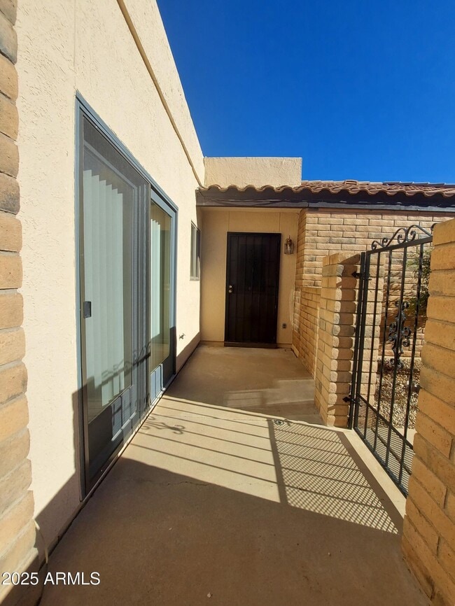 Building Photo - 2817 Vía Del Oesta