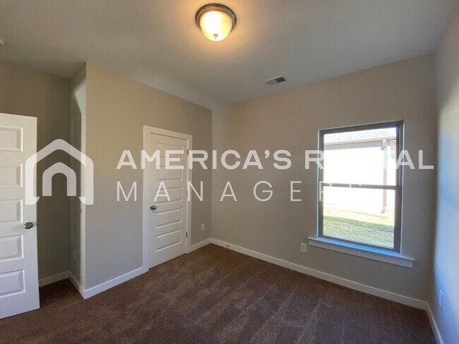 Building Photo - Home for Rent in Lincoln, AL!