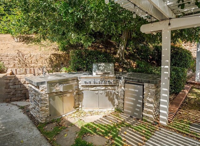 Building Photo - 6908 Country Club Dr