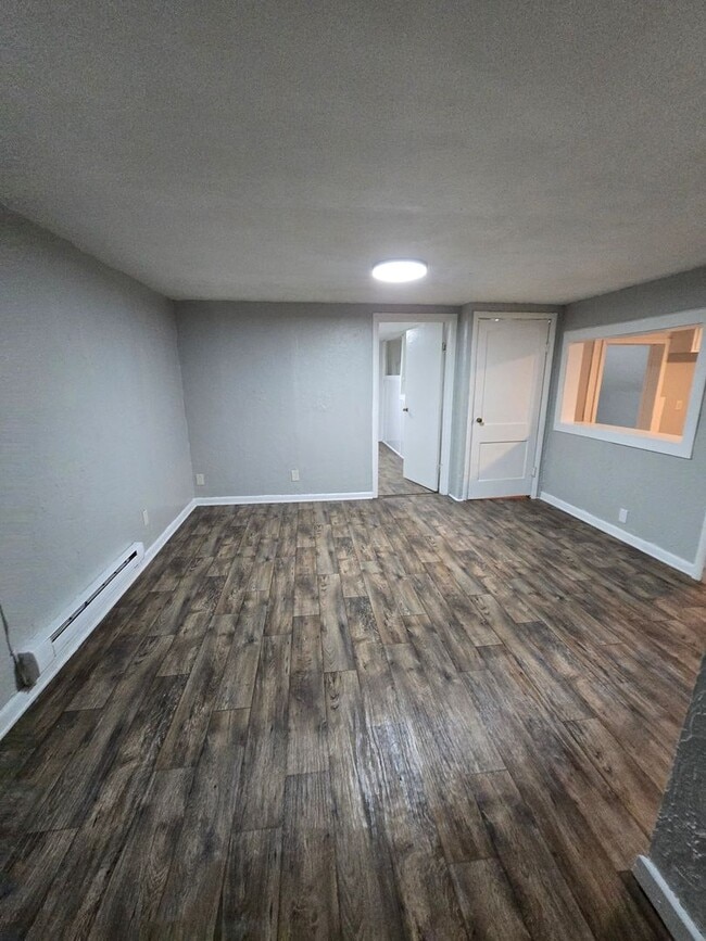 Building Photo - Three Bedroom Apartment Located in Anderson, IN!!!  ( Section8 Welcomed)