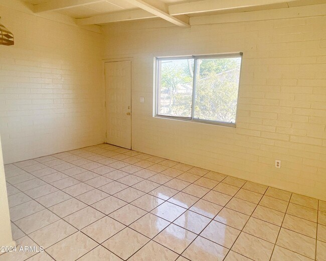 Building Photo - 678 S Grand Dr