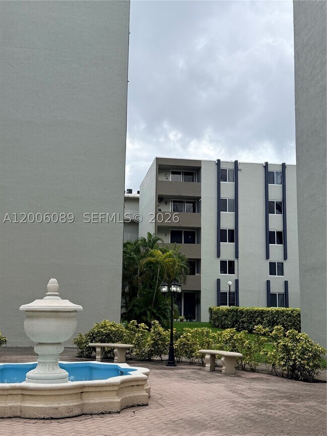 Building Photo - 10090 NW 80th Ct