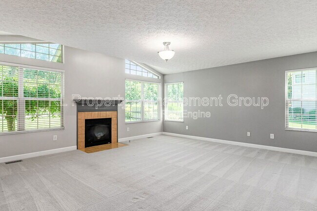 Building Photo - 5551 Ainsley Dr