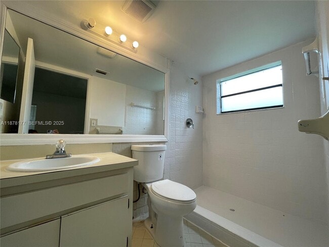 Building Photo - 2390 Coral Springs Dr