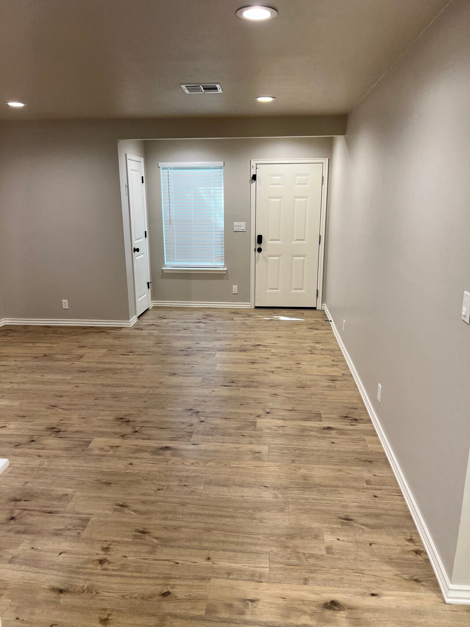 Building Photo - 1615 Iowa St