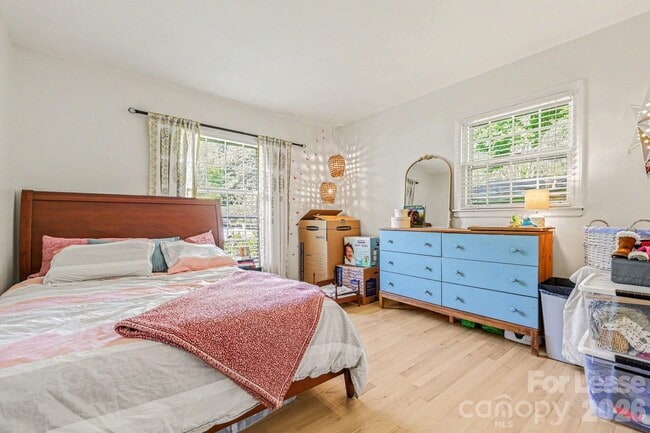 Building Photo - 2120 Rocky Knoll Dr