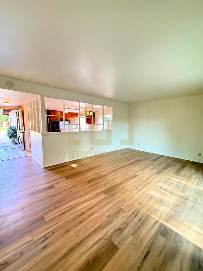 Building Photo - 1733 Julie Cir